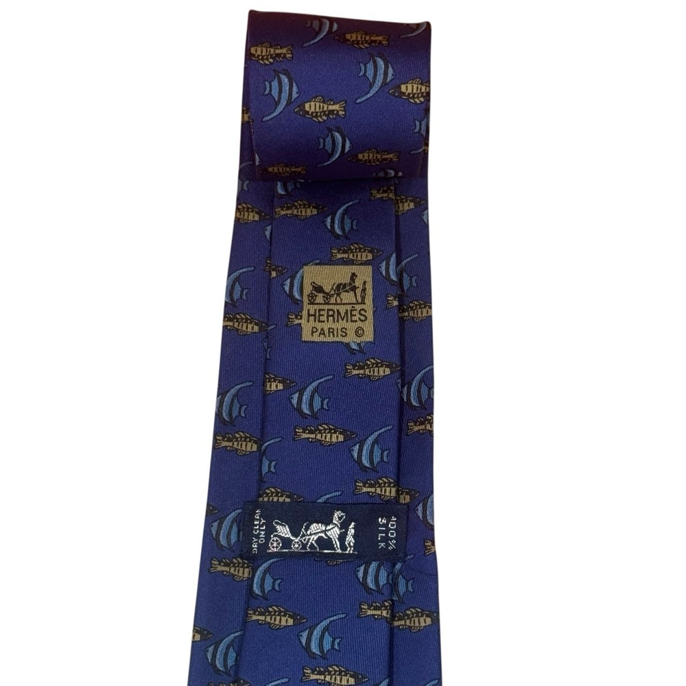 Hermes Mens Tie Tropical Fish Blue Satin Silk 7336 EA 3.25" (W) x 58.75" (L) euc